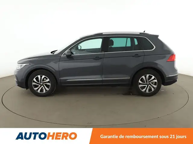 Volkswagen Tiguan view 3