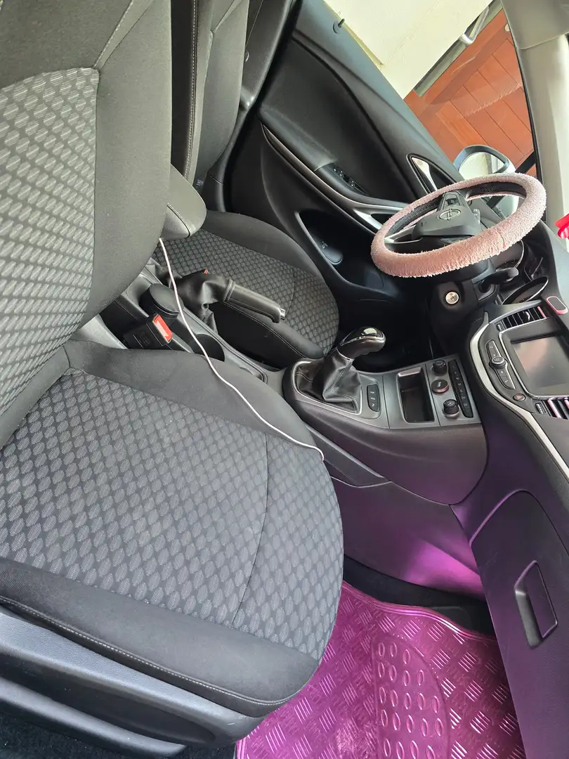 Opel 1.2 Turbo 81 KW / 110 CH) Срібний - 2