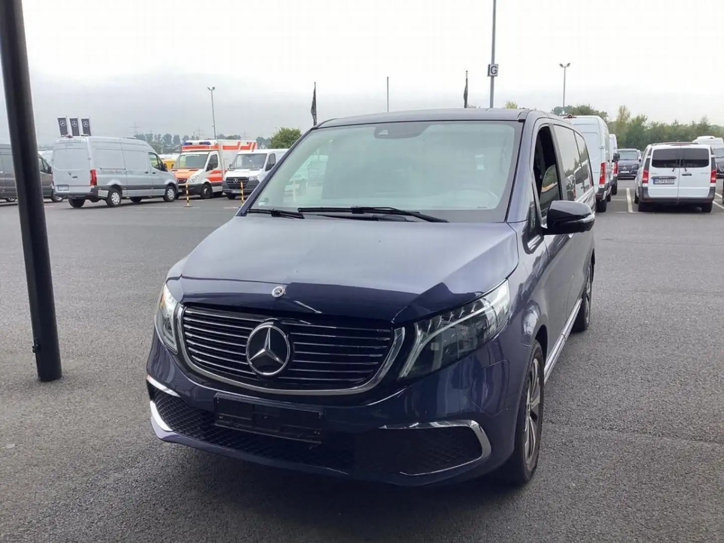 Mercedes-Benz EQV 300 EQV300 L AVANTGAR Pano DISTRO Sitzklima AIRMATIC Синій - 2