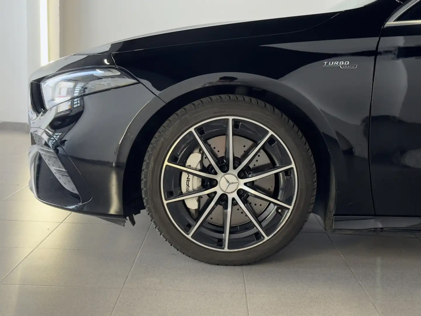 Mercedes-Benz A 35 AMG Line Premium 4Matic 8G-DCT Negro - 2