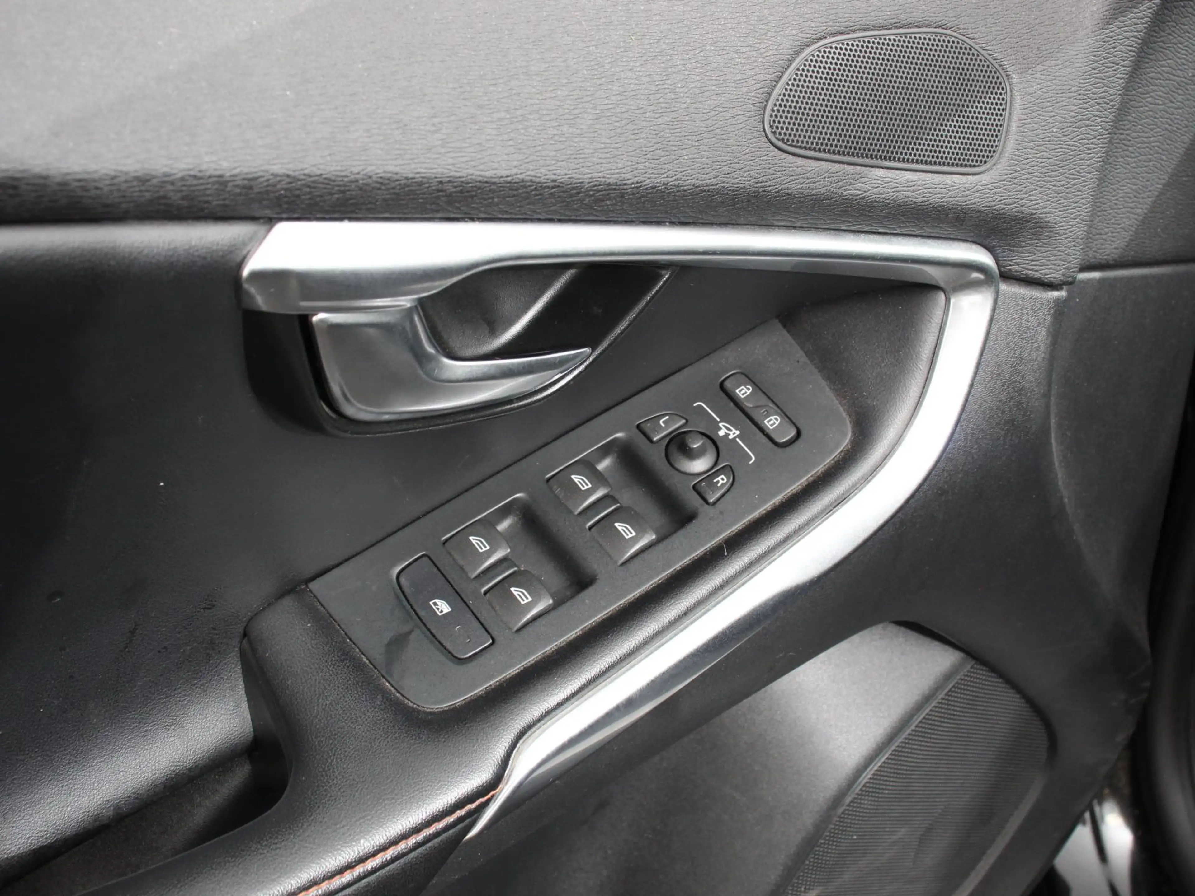 Volvo V40 2.0 T2 Ocean Race Climate Control Navigatie Ledere — photo 15