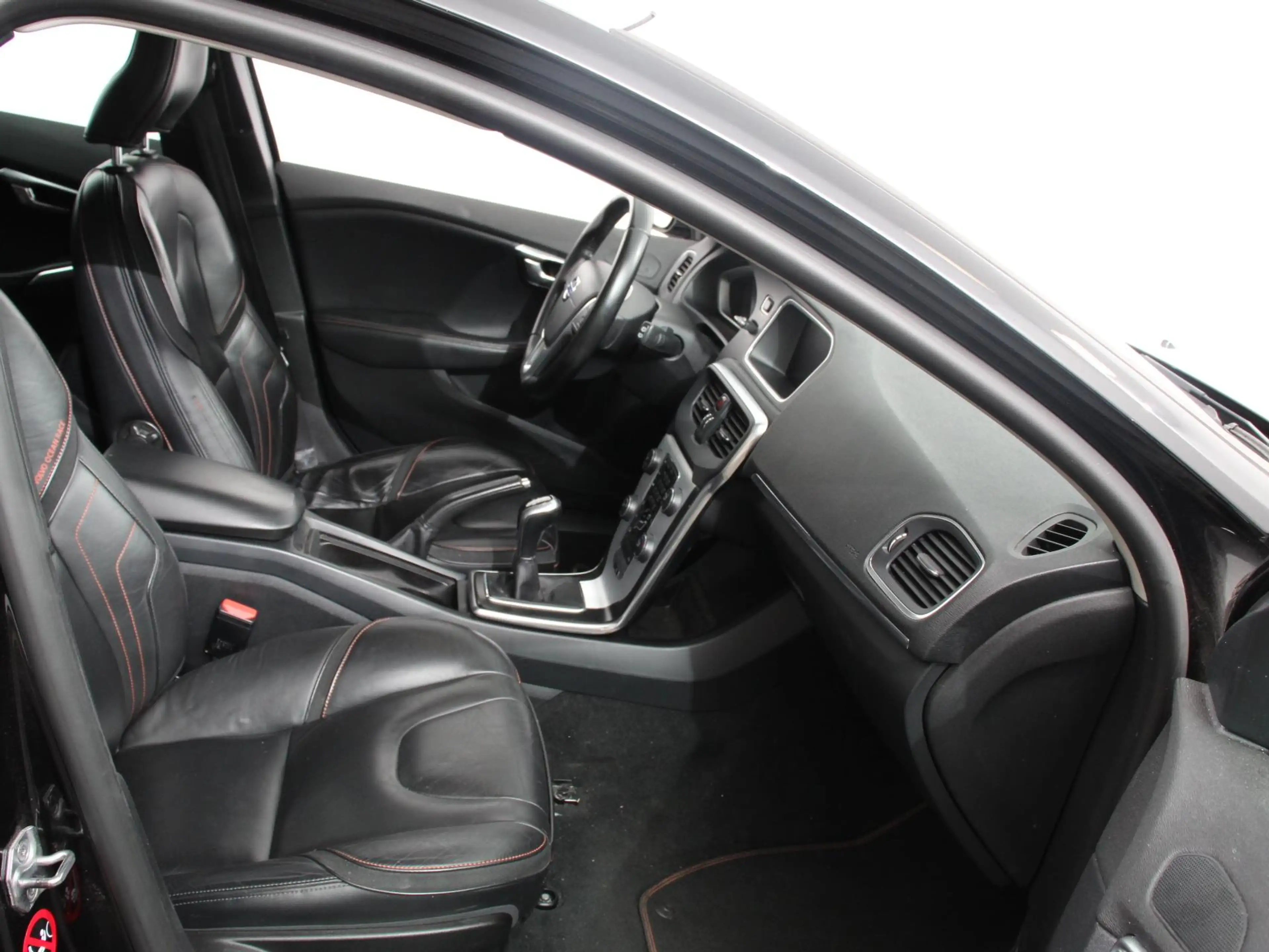 Volvo V40 2.0 T2 Ocean Race Climate Control Navigatie Ledere — photo 11