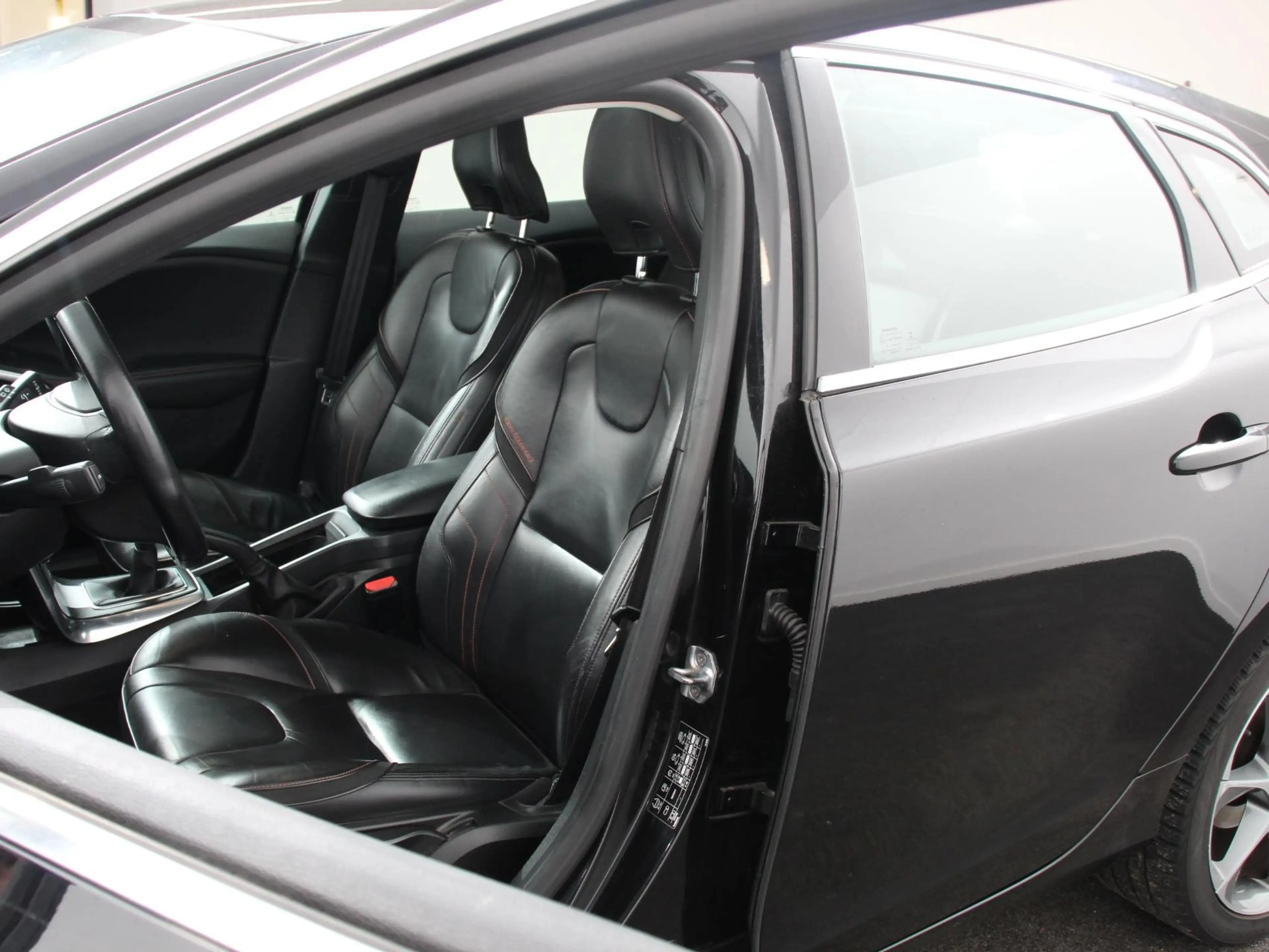 Volvo V40 2.0 T2 Ocean Race Climate Control Navigatie Ledere — photo 14
