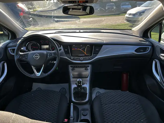 Opel Astra view 11