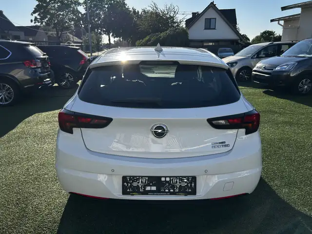 Opel Astra view 4
