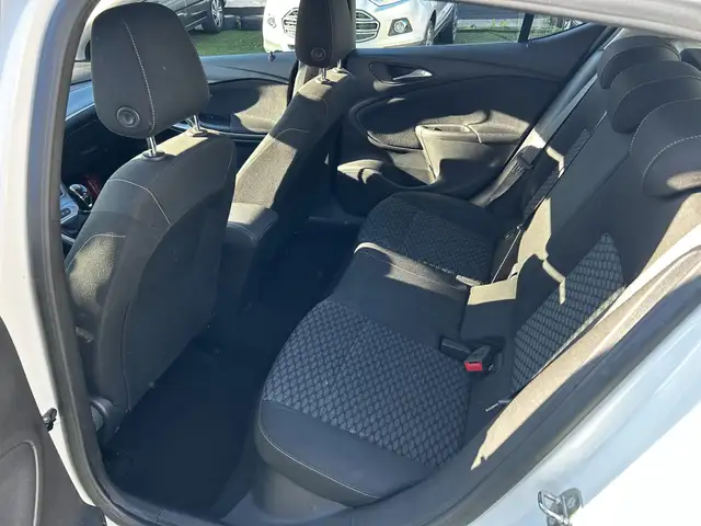 Opel Astra view 10