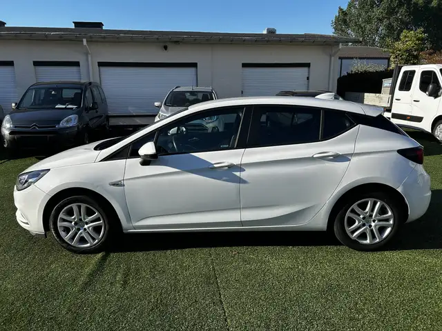 Opel Astra view 6