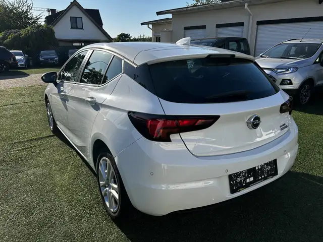 Opel Astra view 5