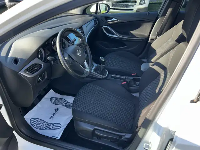 Opel Astra view 12
