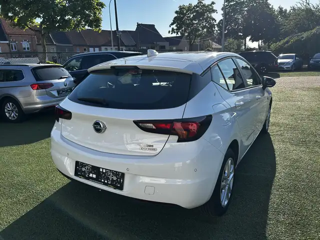 Opel Astra view 3