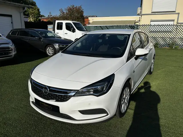 Opel Astra view 7