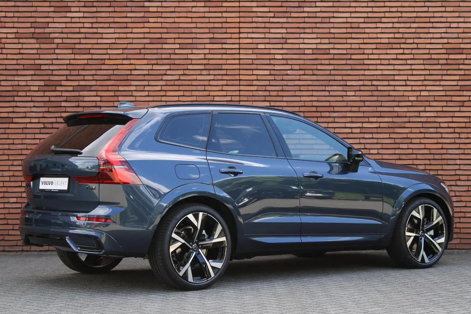 Volvo XC60 T6 Plug-in hybrid Plus Black Edition | Facelift | Blauw - 2