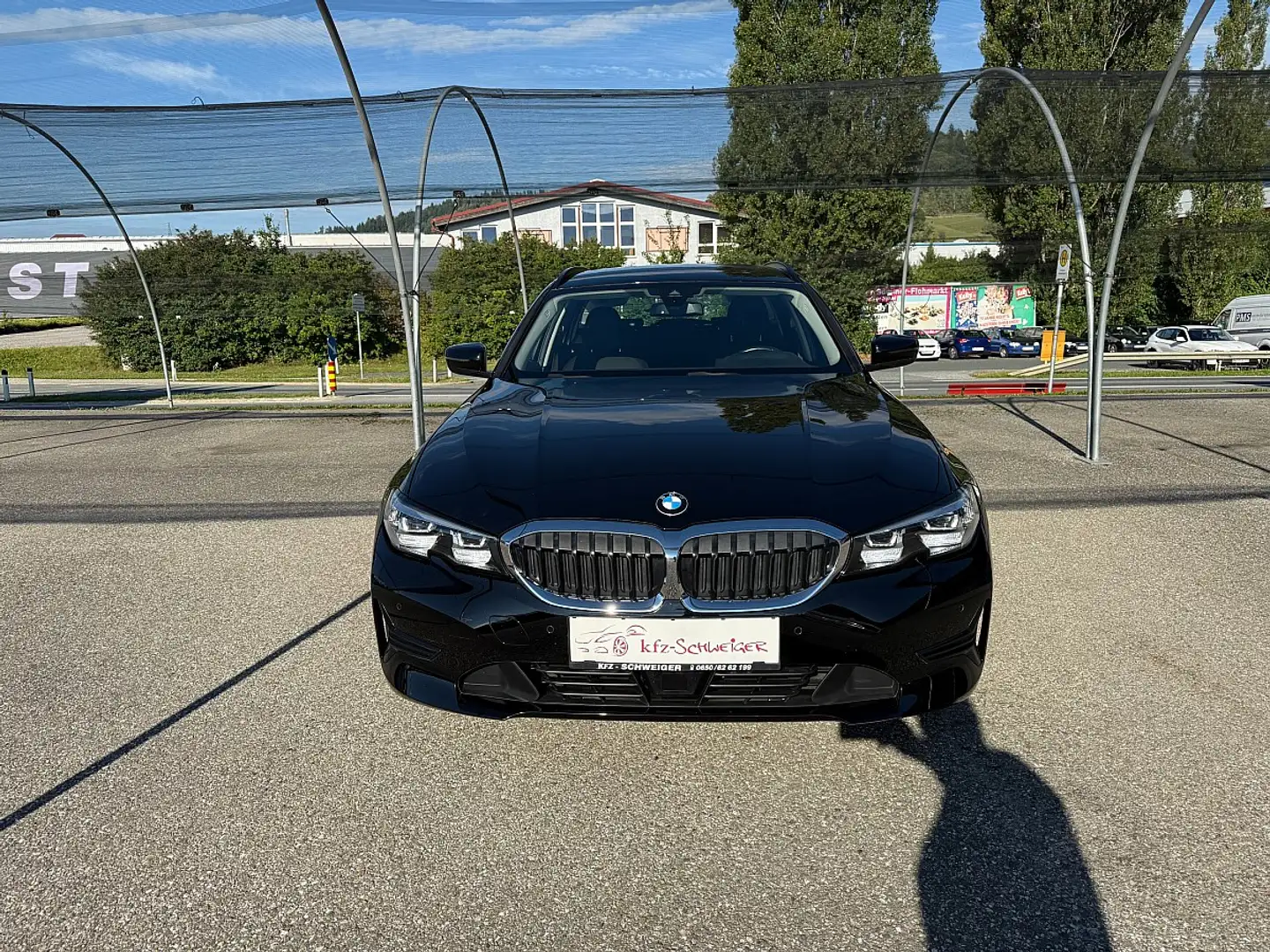 BMW 318 d 48 V Touring Aut. Schwarz - 2