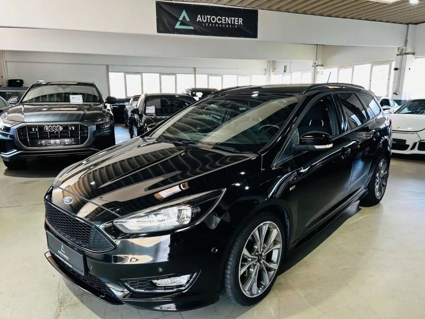 Ford Focus Turnier ST-Line *Seitenschaden* Noir - 1