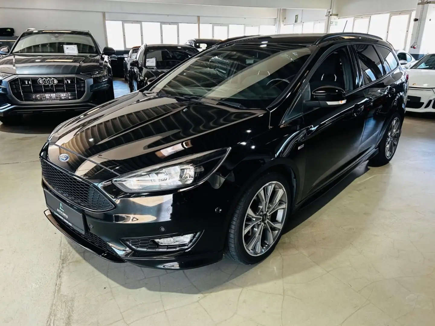 Ford Focus Turnier ST-Line *Seitenschaden* Noir - 2