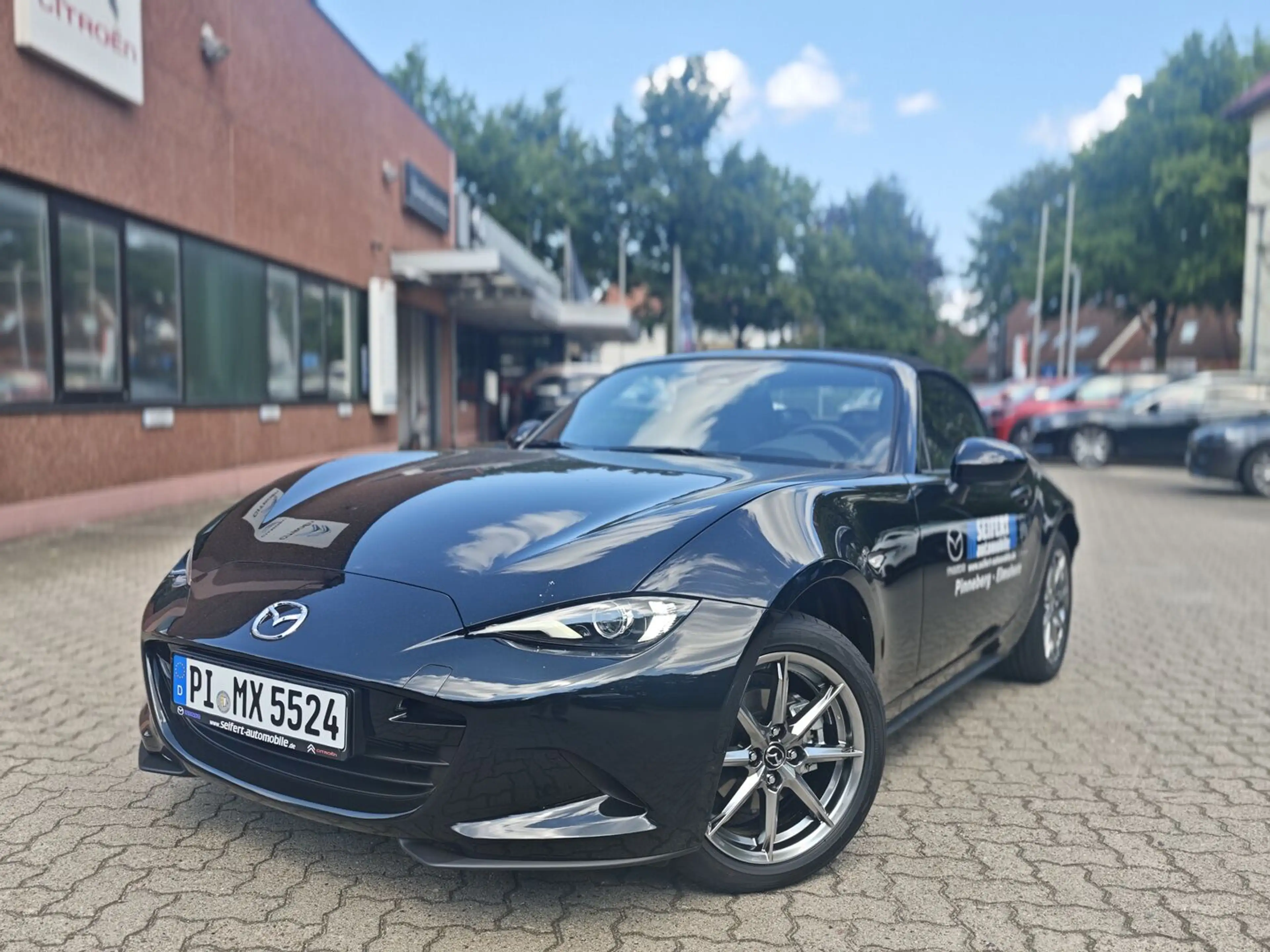 Mazda MX-5 1.5L SKYACTIV-G RWD Exclusive-line — photo 3