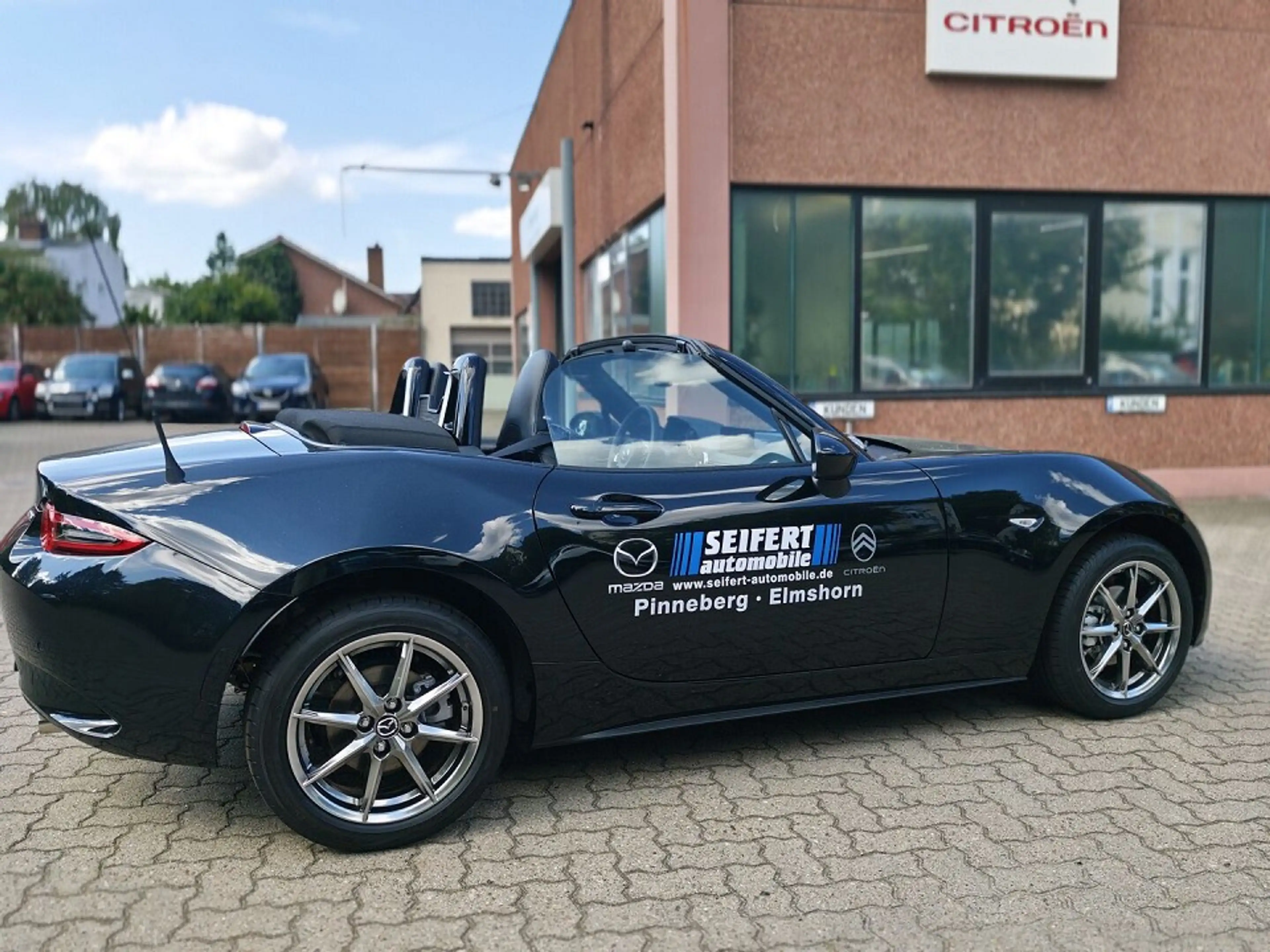 Mazda MX-5 1.5L SKYACTIV-G RWD Exclusive-line — photo 2