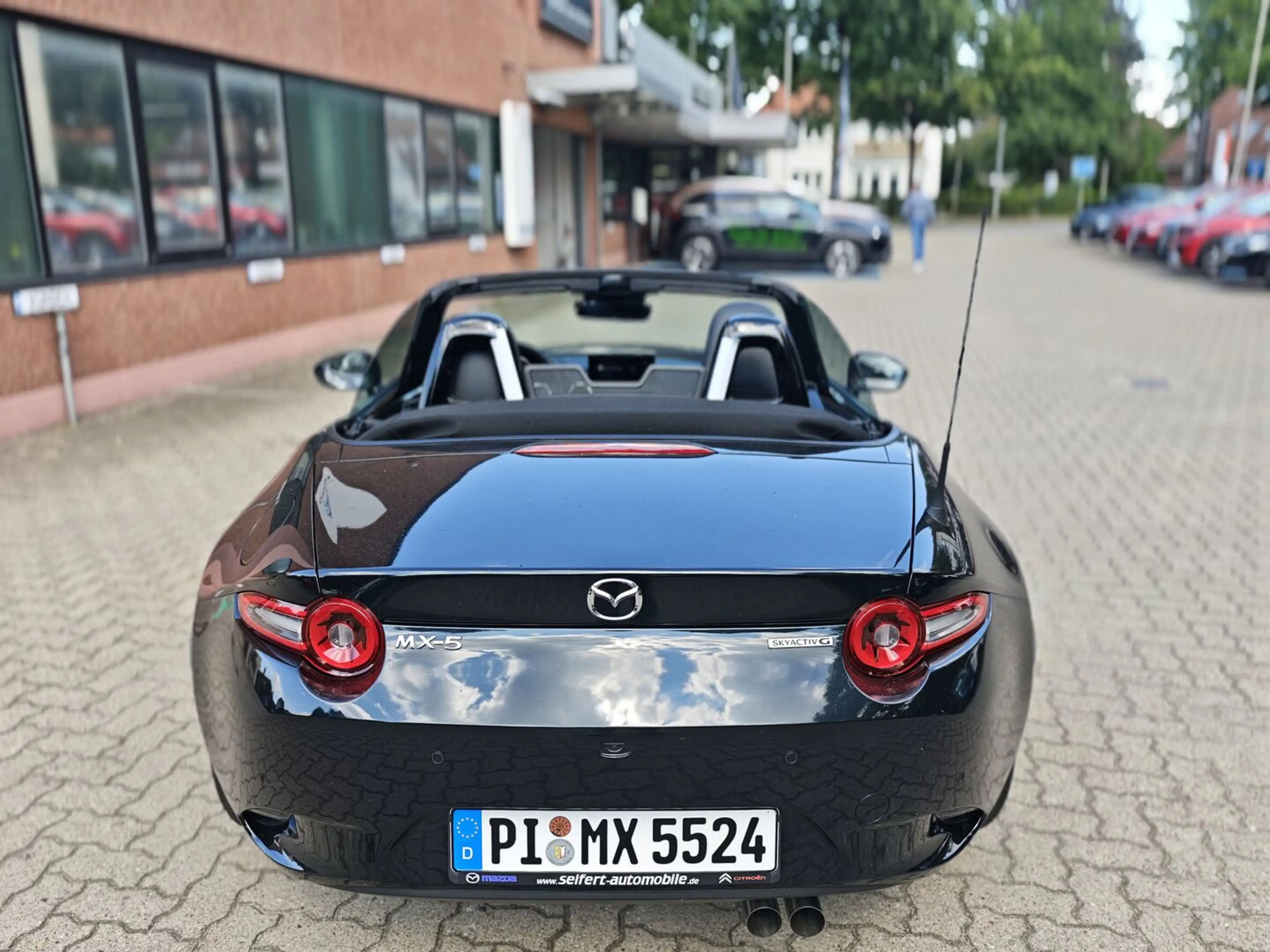 Mazda MX-5 1.5L SKYACTIV-G RWD Exclusive-line — photo 4
