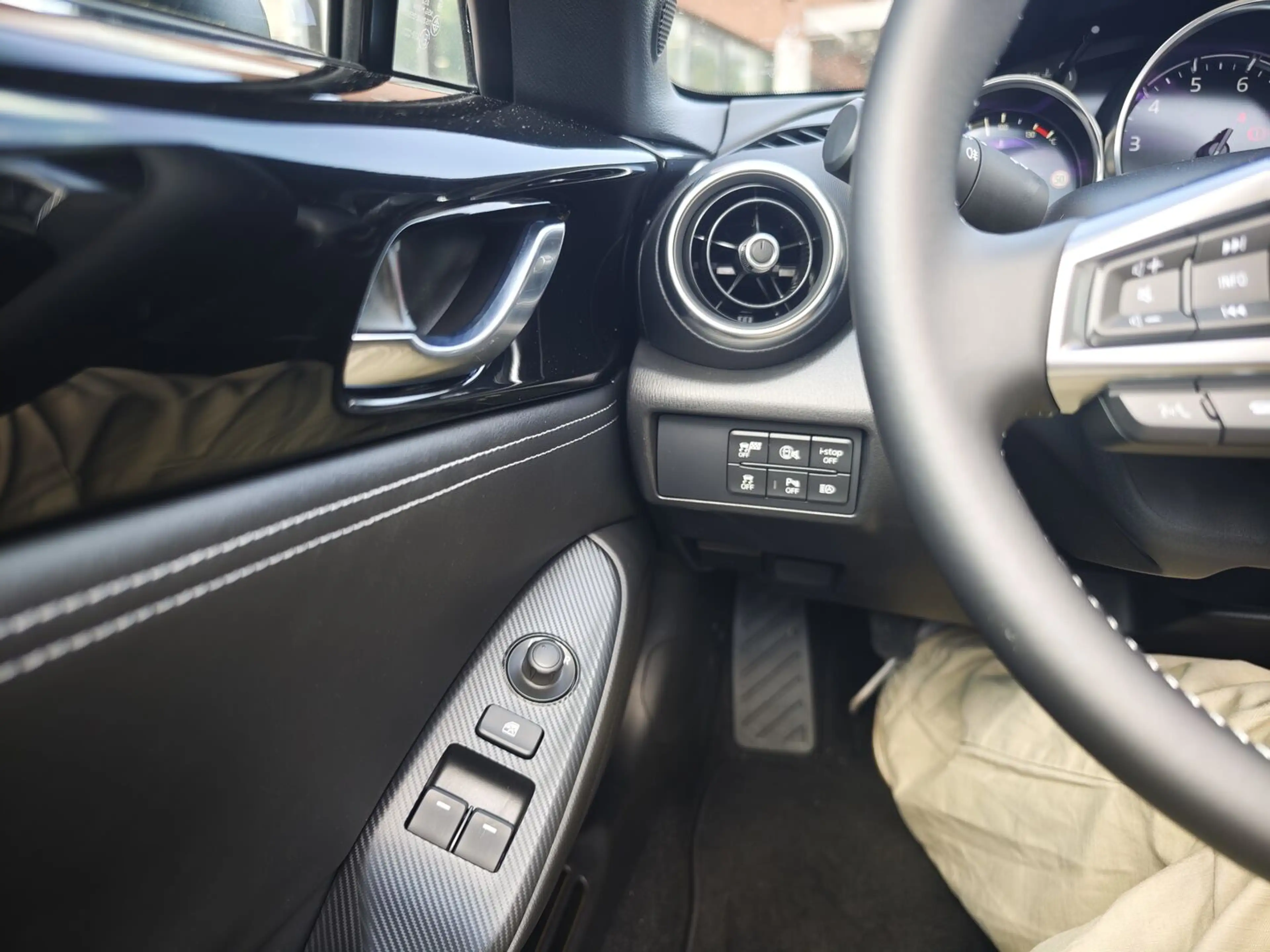 Mazda MX-5 1.5L SKYACTIV-G RWD Exclusive-line — photo 12