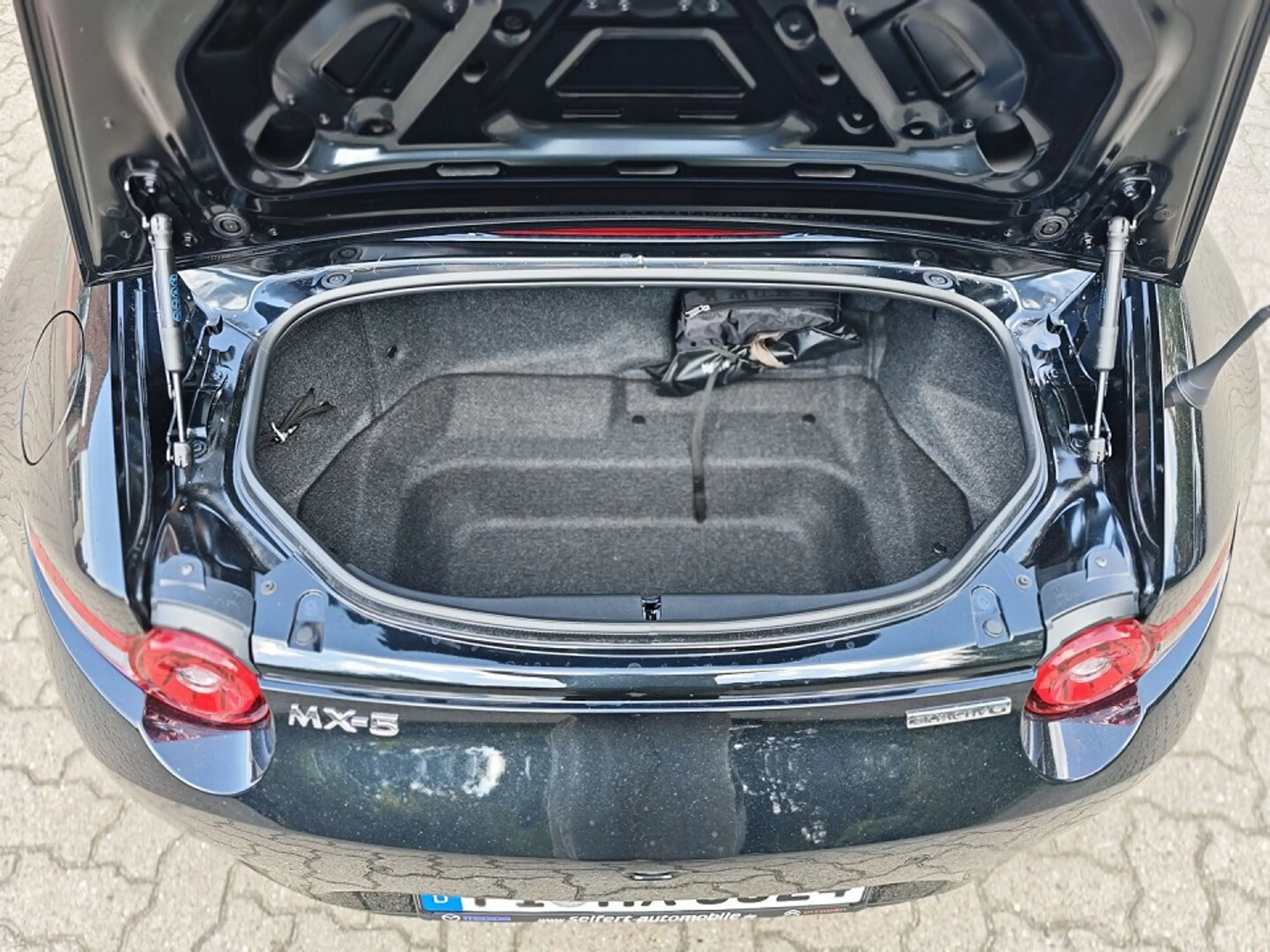 Mazda MX-5 1.5L SKYACTIV-G RWD Exclusive-line — photo 9