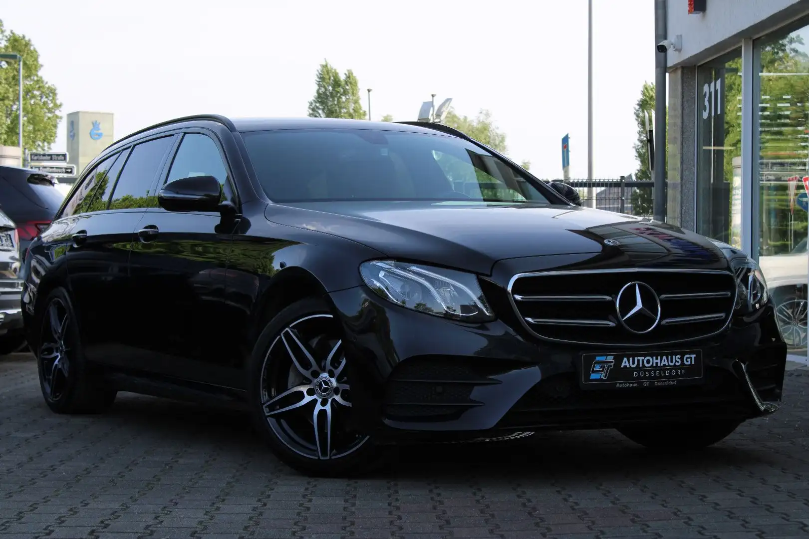 Mercedes-Benz E 200 T/AMG/Night/Klima/Navi/Kamera/Sitzhzg/AHK Noir - 1