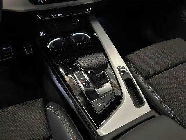 Audi A4 view 13