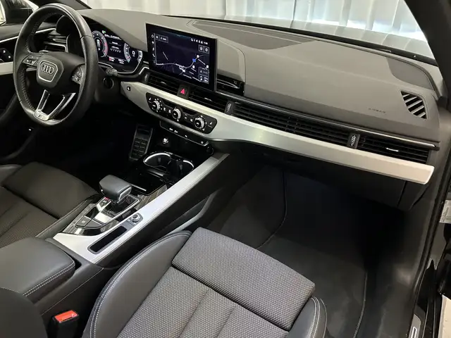 Audi A4 view 9