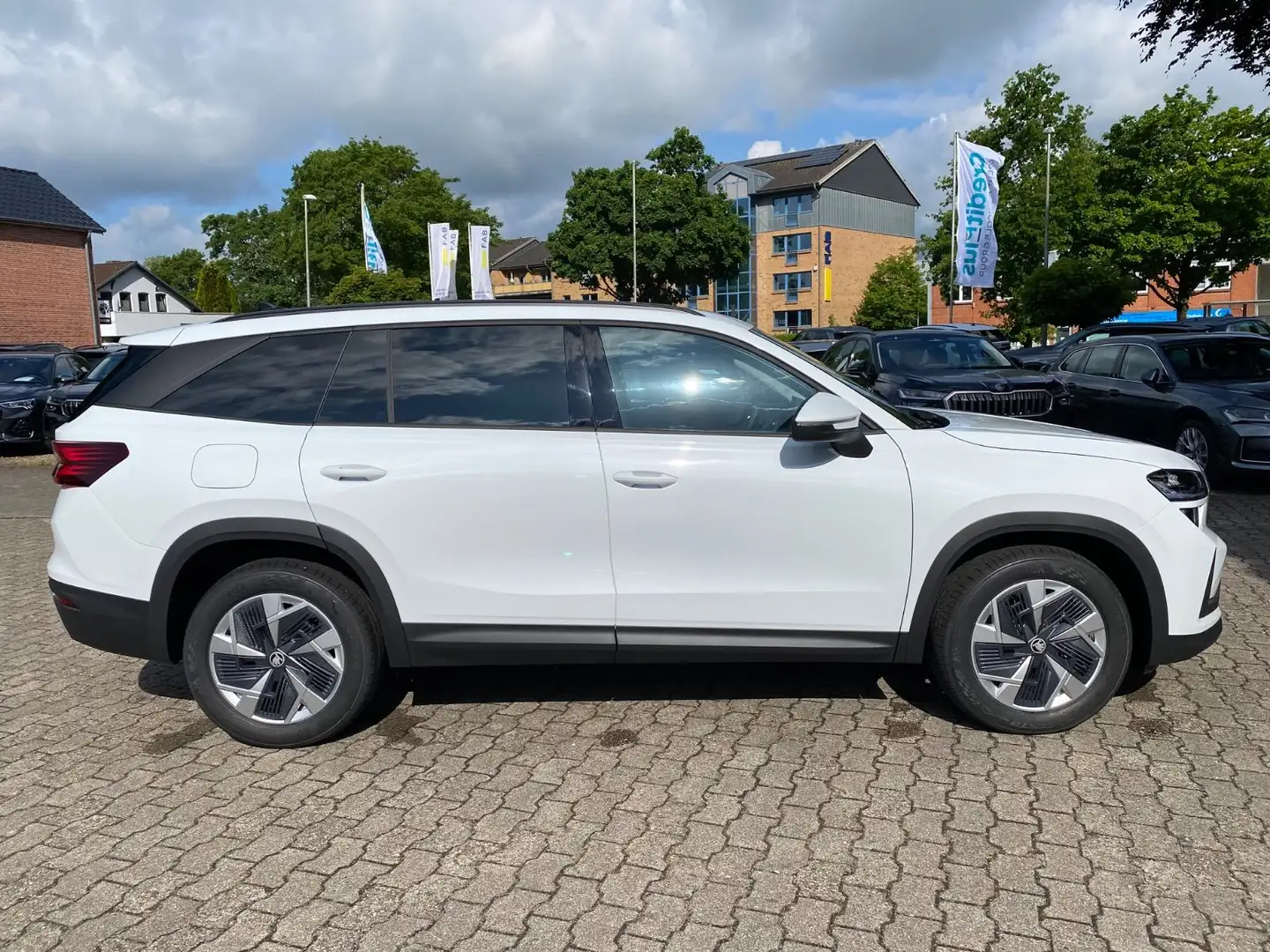 Skoda Kodiaq 1.5 TSI mHEV Selection NAVI AHK Standheiz Weiß - 2
