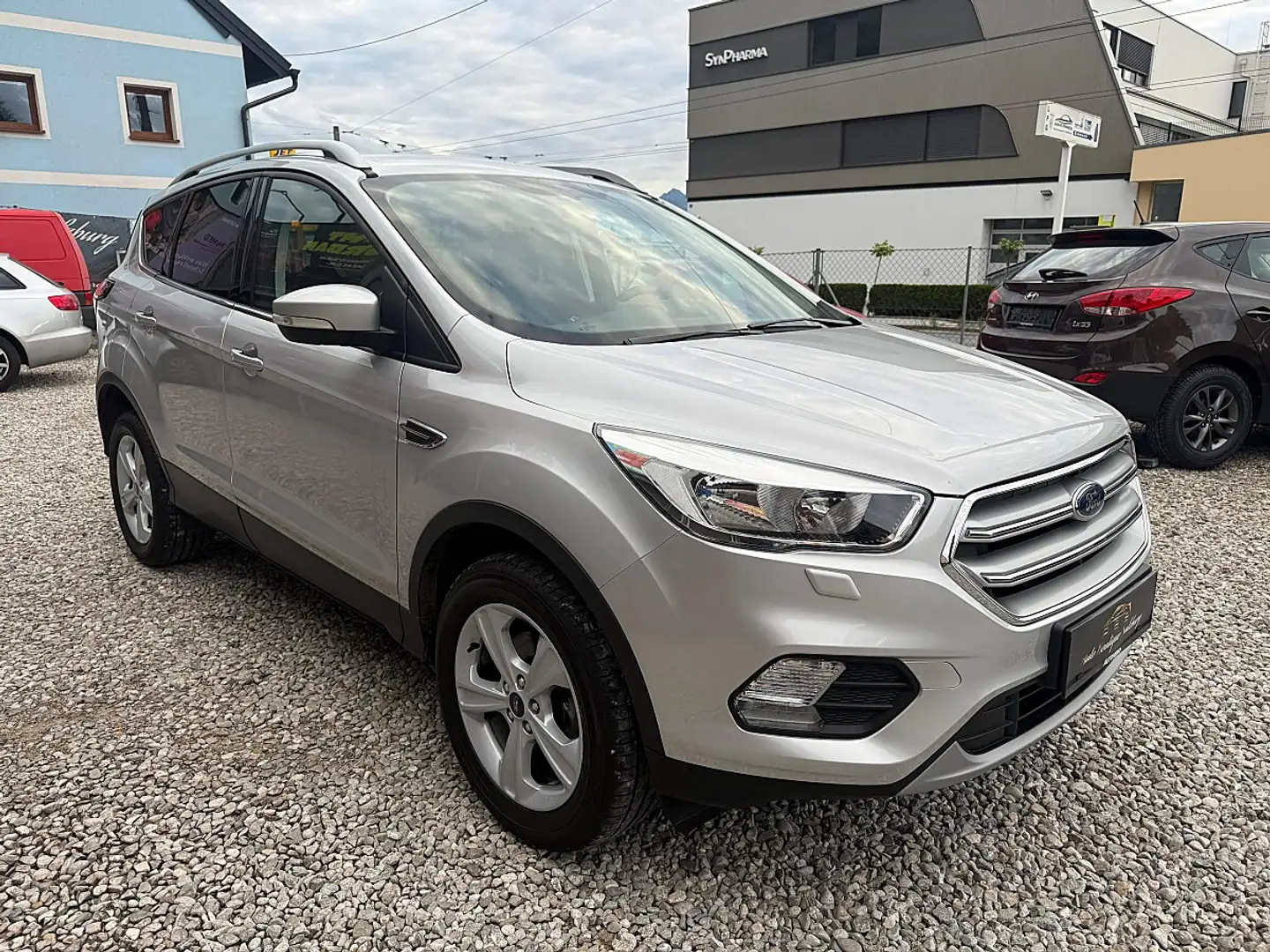 Ford Kuga 1,5 TDCi Trend Grau - 2
