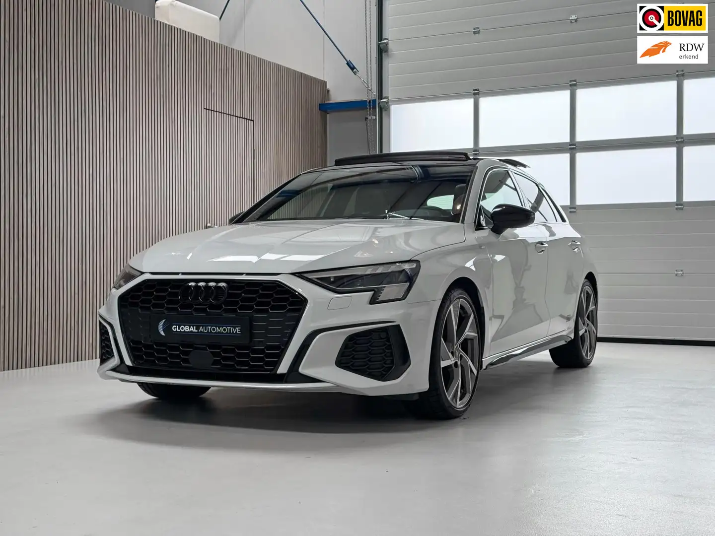 Audi A3 Sportback 35 TFSI S Edition 150 PK - RS STOELEN - Weiß - 1