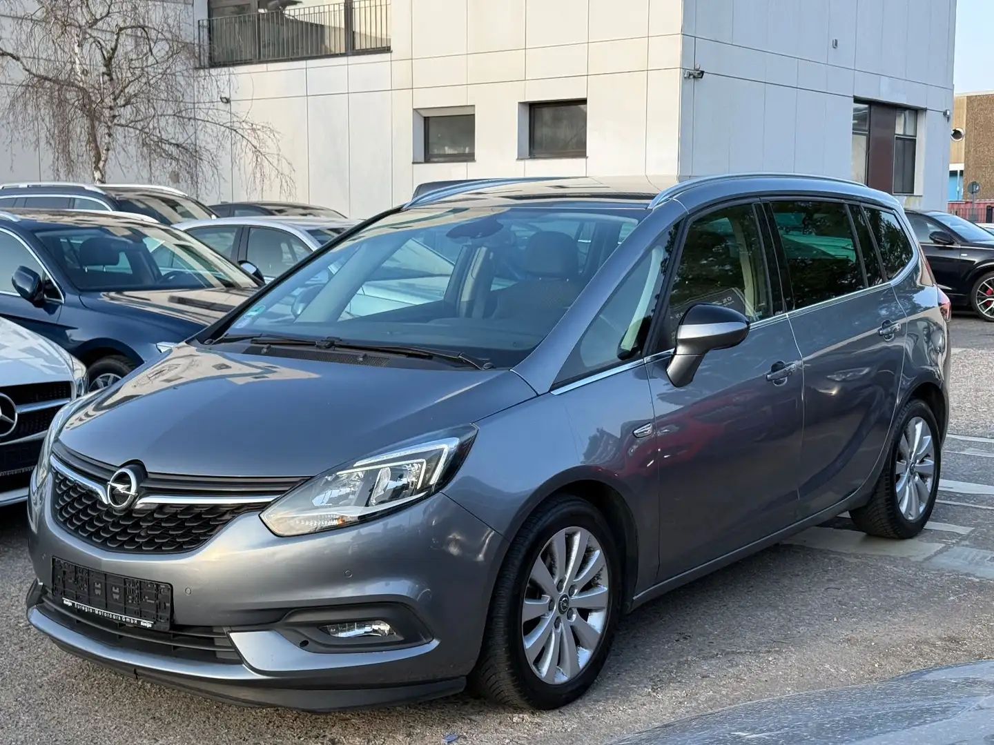 Opel Zafira Tourer 7-Sitzer Automatik Gris - 2