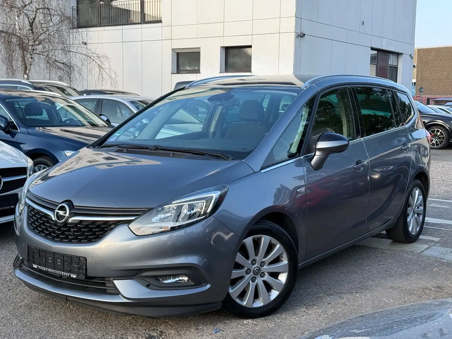 Opel Zafira Tourer 7-Sitzer Automatik Gris - 1