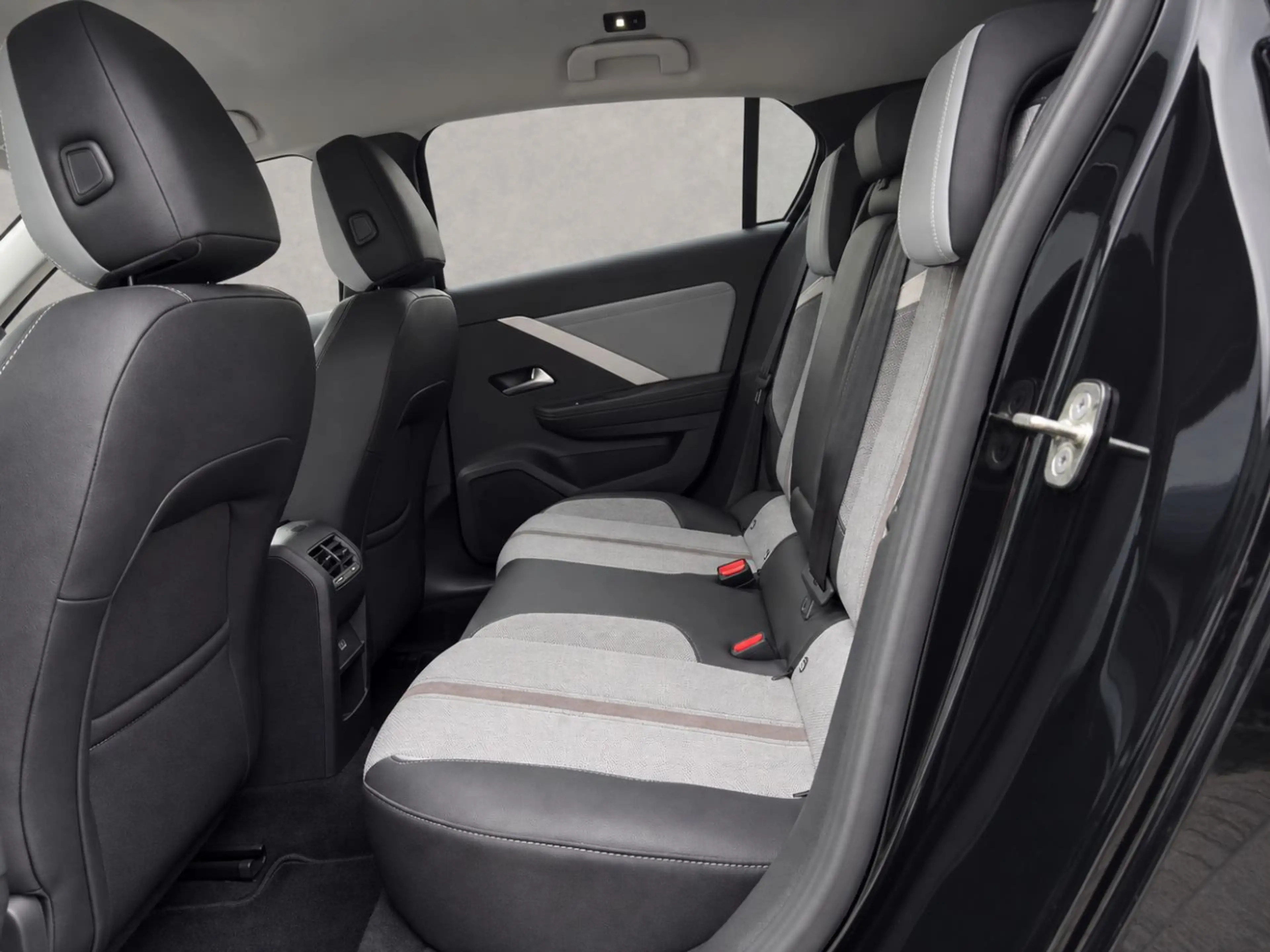 Opel Astra L 1.2 Turbo Elegance 2xKlima+Fernlichtass. — photo 15