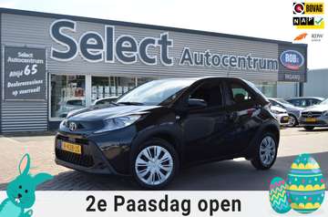 1.0 VVT-i MT Play|CAMERA|ADAPT.CRUISE|CARPLAY-NAVI