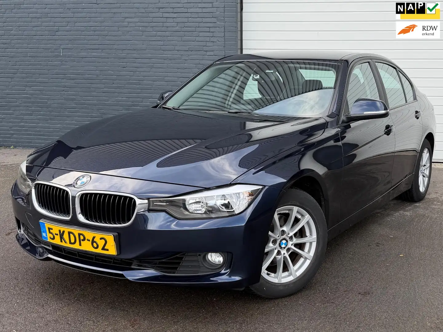 BMW 320 3-serie 320i Executive 2DEEIG/AUTOMAAT/CRUISE/PDC/ Blauw - 1