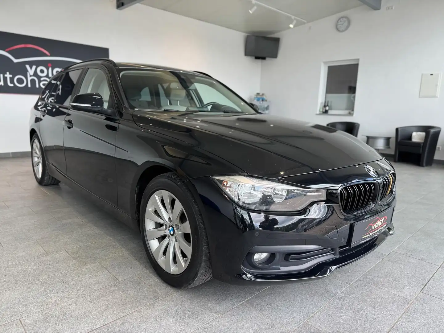 BMW 318 d Touring Automatik Navi Schwarz - 2