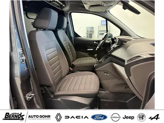 Ford Transit Connect view 3