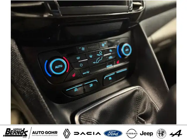 Ford Transit Connect view 14