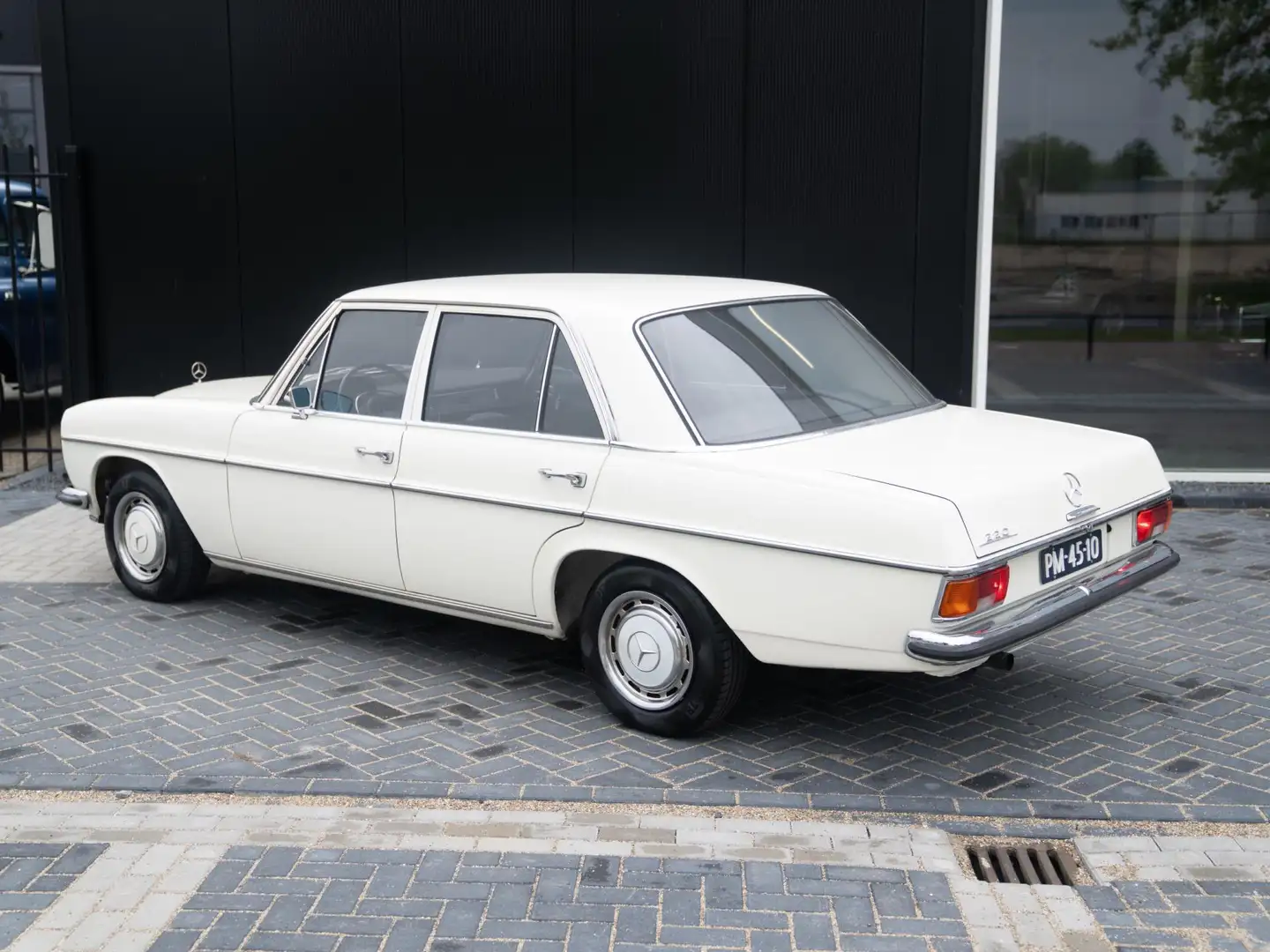 Mercedes-Benz 280 200-280 (W115) 220 Wit - 2