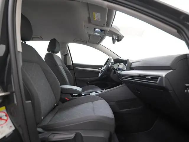 Volkswagen Golf view 3