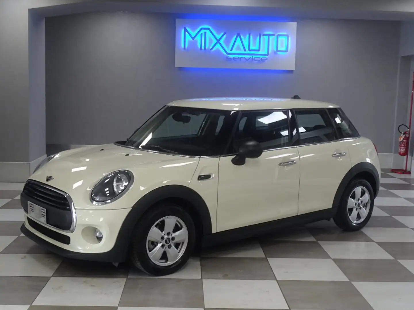MINI One 5 Porte EU6 Bianco - 1
