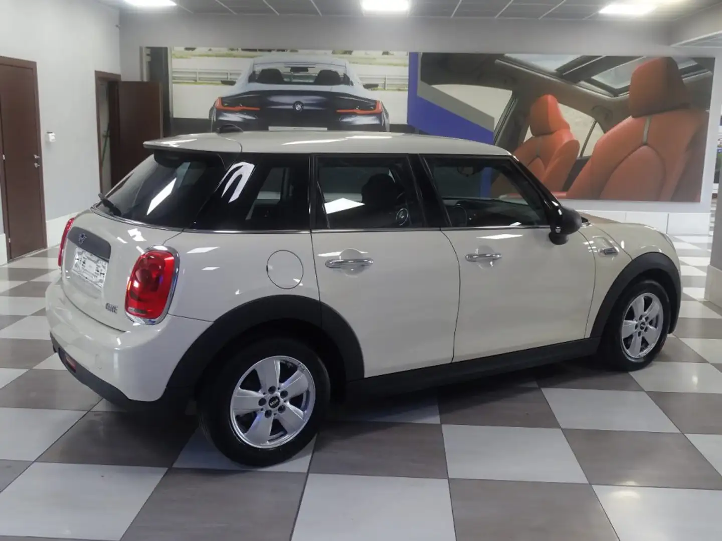 MINI One 5 Porte EU6 Bianco - 2