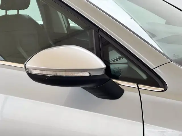 Volkswagen Golf view 16