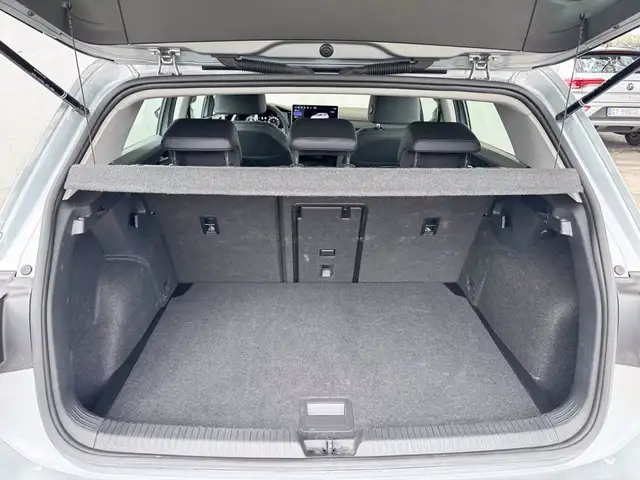Volkswagen Golf view 12