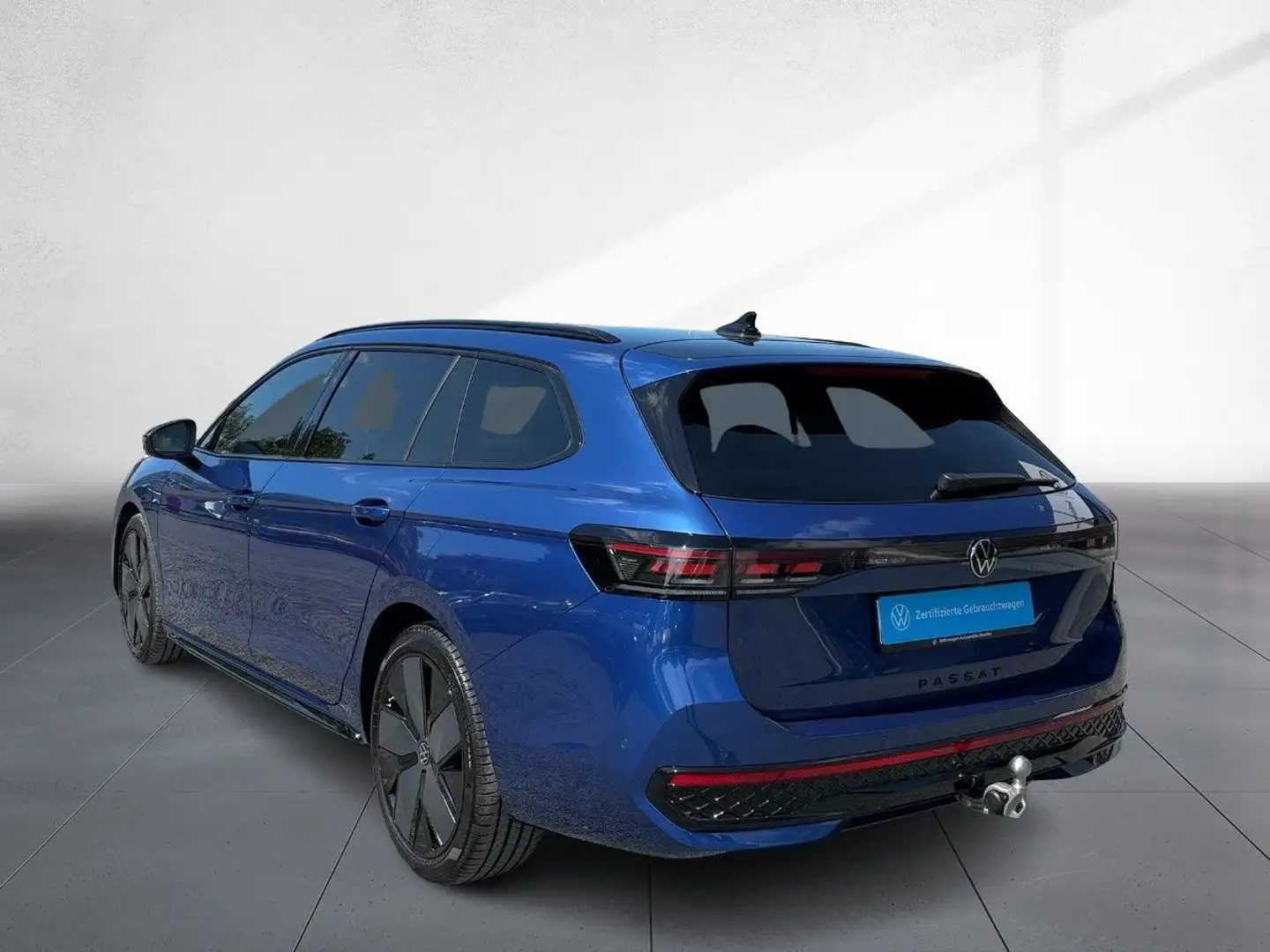 Volkswagen Passat Variant 2.0 TDI 4MOTION R-Line AHK PANO Blau - 2