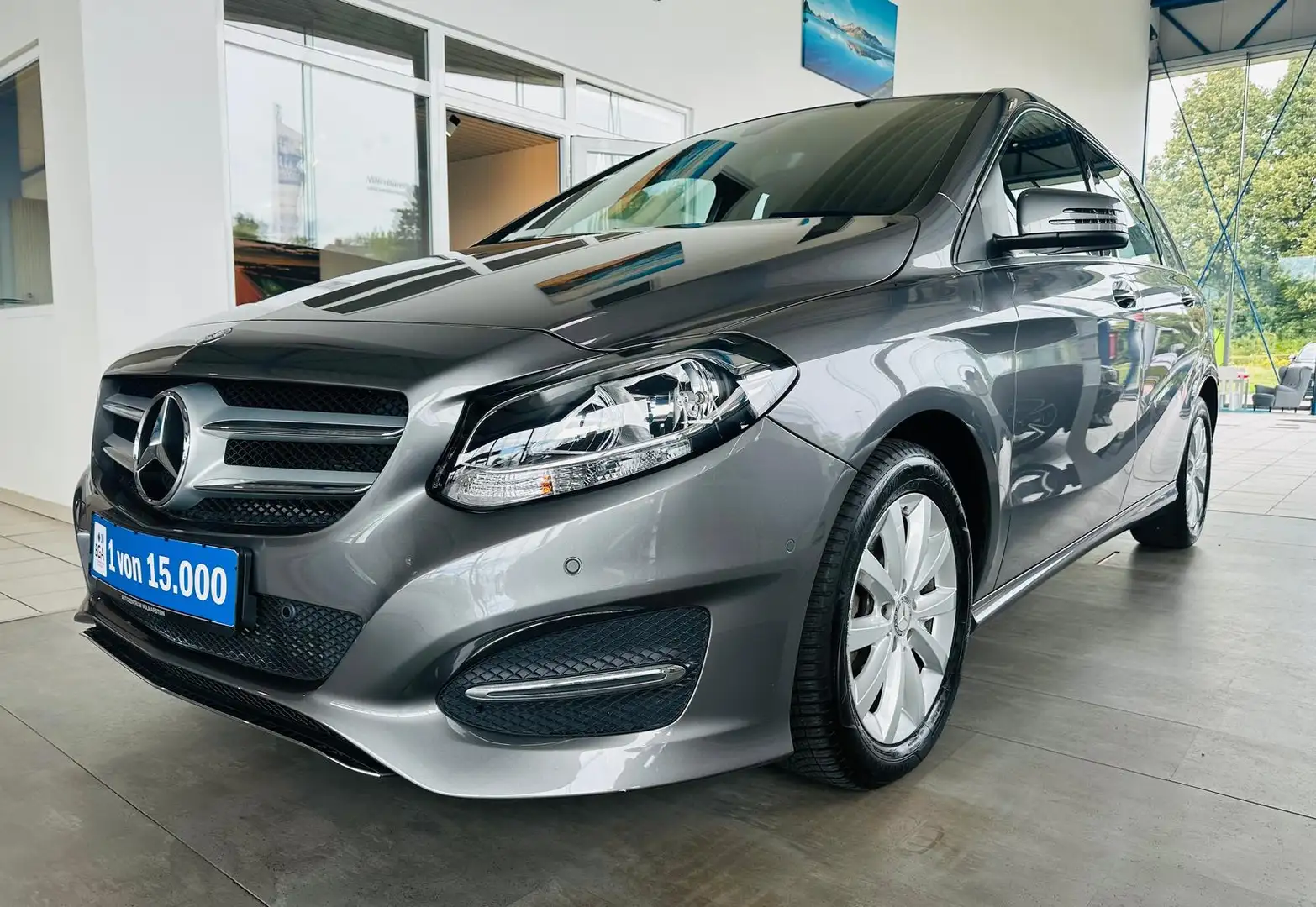 Mercedes-Benz B 180 1.6 7G-DCT Navi SHZG PDC v+h Klima Gris - 1