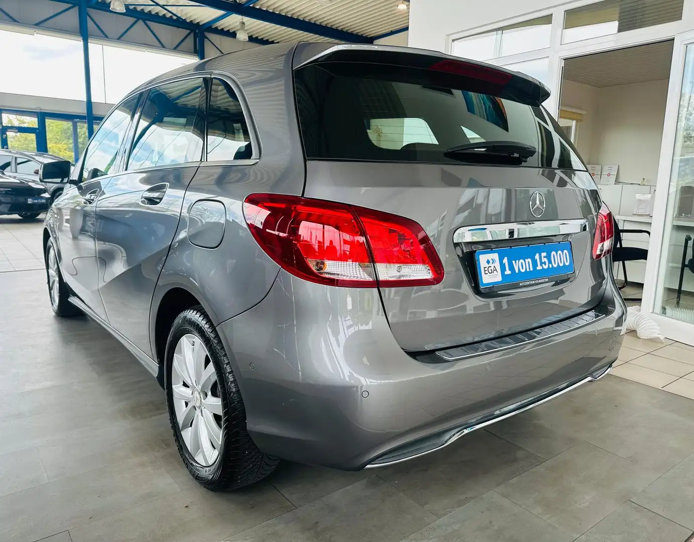 Mercedes-Benz B 180 1.6 7G-DCT Navi SHZG PDC v+h Klima Gris - 2