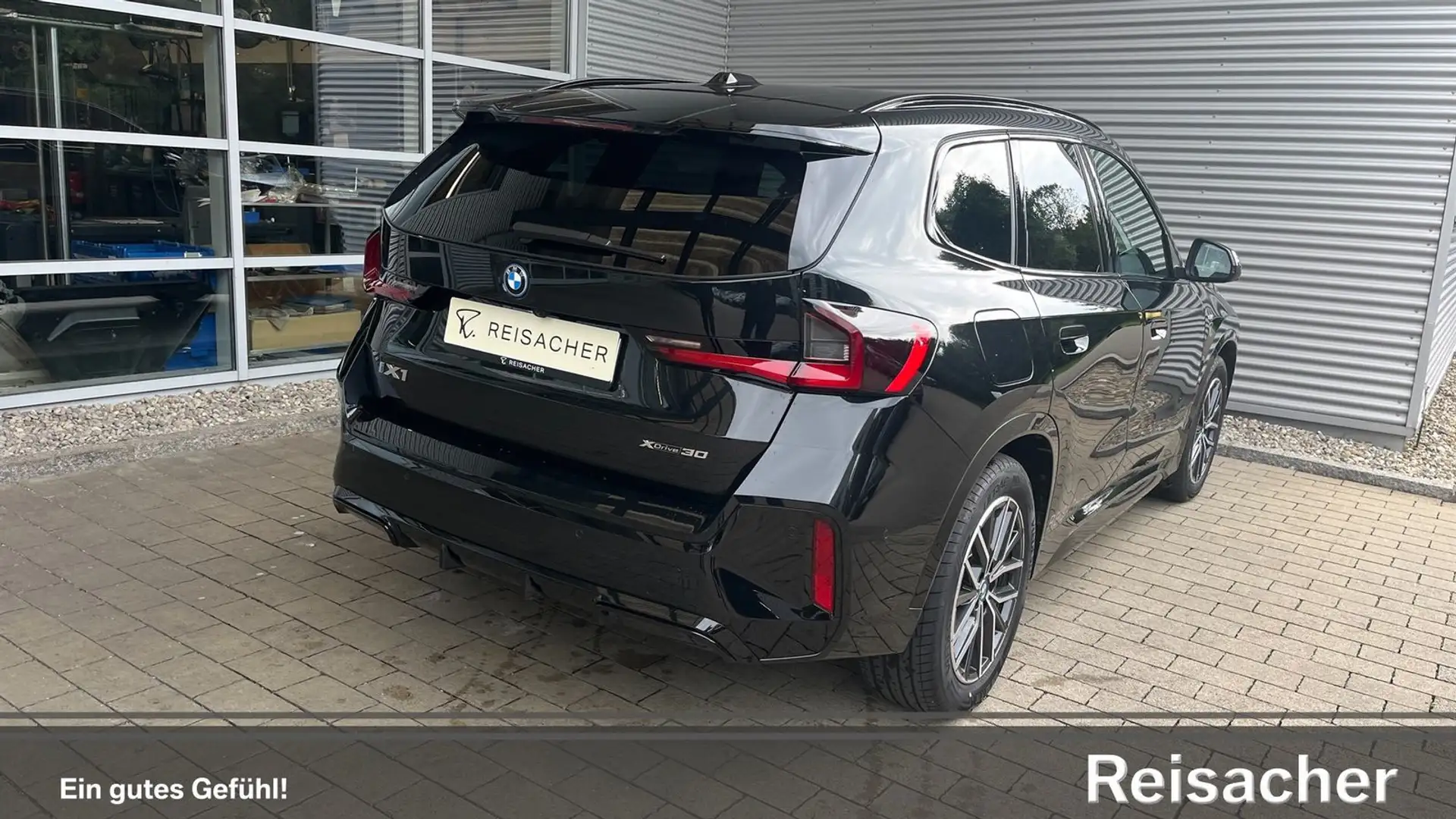 BMW iX1 IX1 A XDRIVE30 M-Sport,AHK,el.Sitz+Mem,DA+,Autom Schwarz - 2