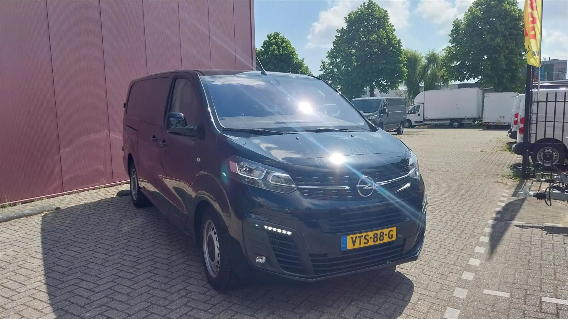 Opel Vivaro Dubbel cabine 2.0 Diesel 177pk L3H1 Automaat Zwart - 2