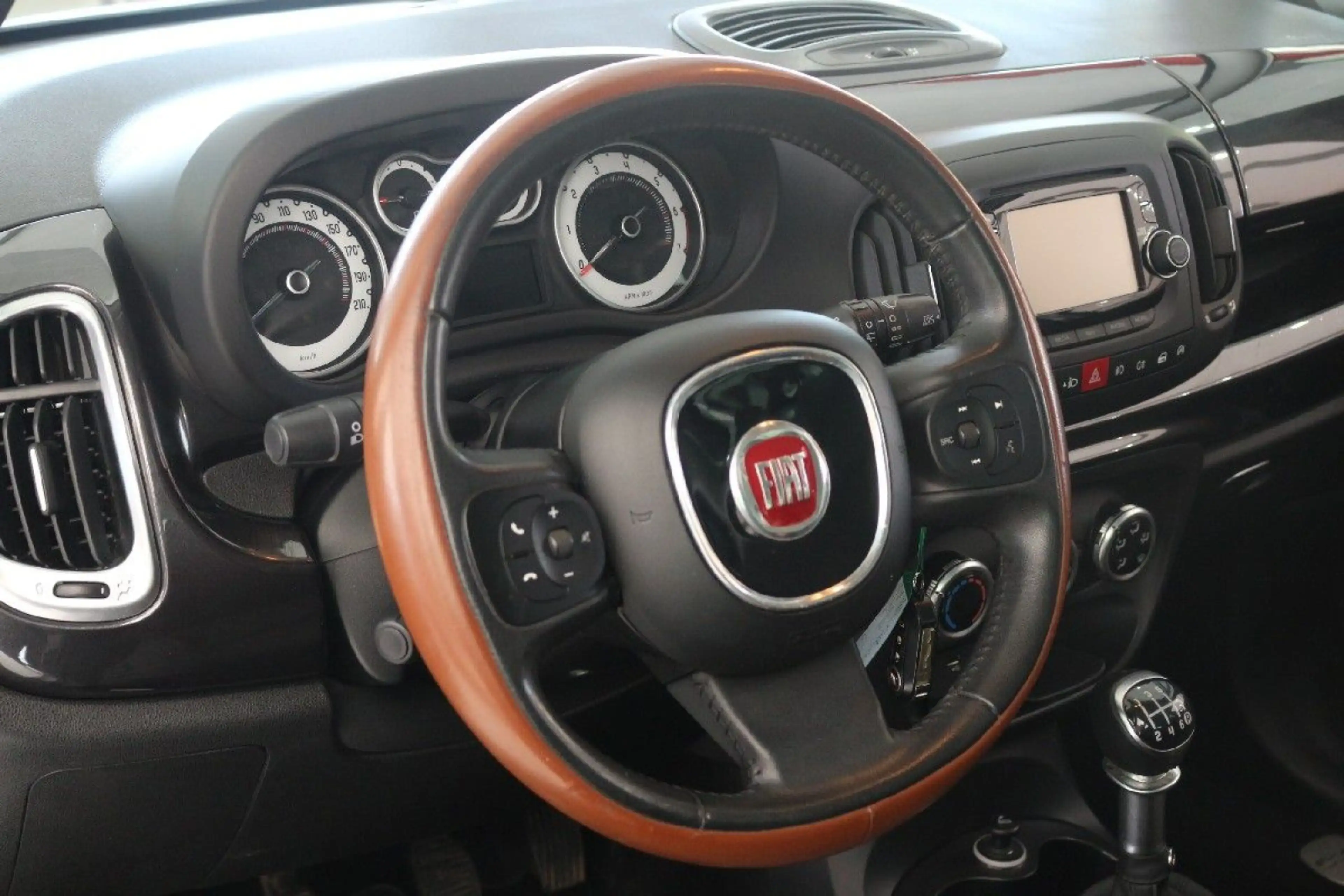 Fiat 500L - Teilleder-Navi-Sitzheiz-PDC — photo 7